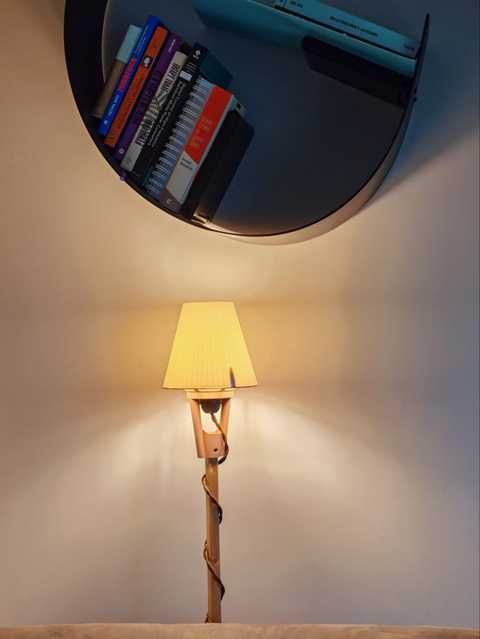 Lampada da tavolo artigianale in legno