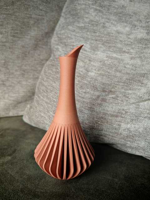 Vaso stampato in 3D, finitura terracotta